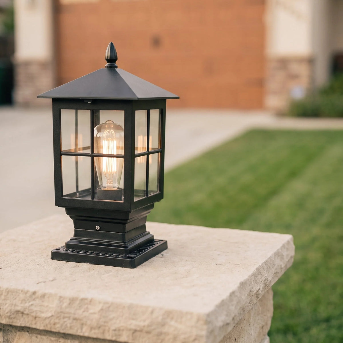 Solar Post Light Solar-Powered Dusk-to-Dawn Three Color Temperatures