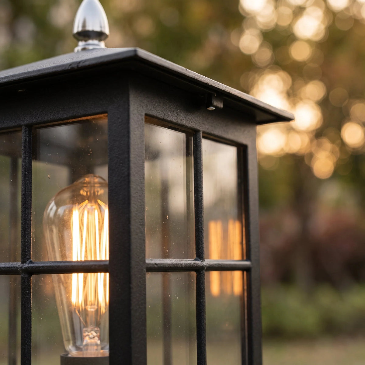 Solar Post Light Solar-Powered Dusk-to-Dawn Three Color Temperatures