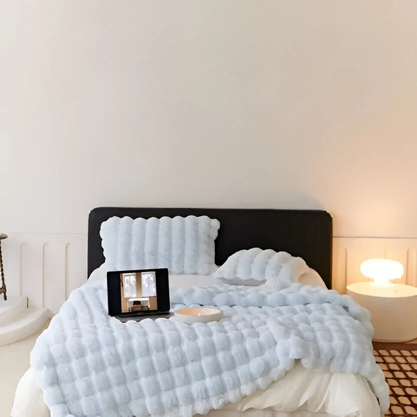 Throw Blanket Soft Plush Machine Washable 100 × 160 cm