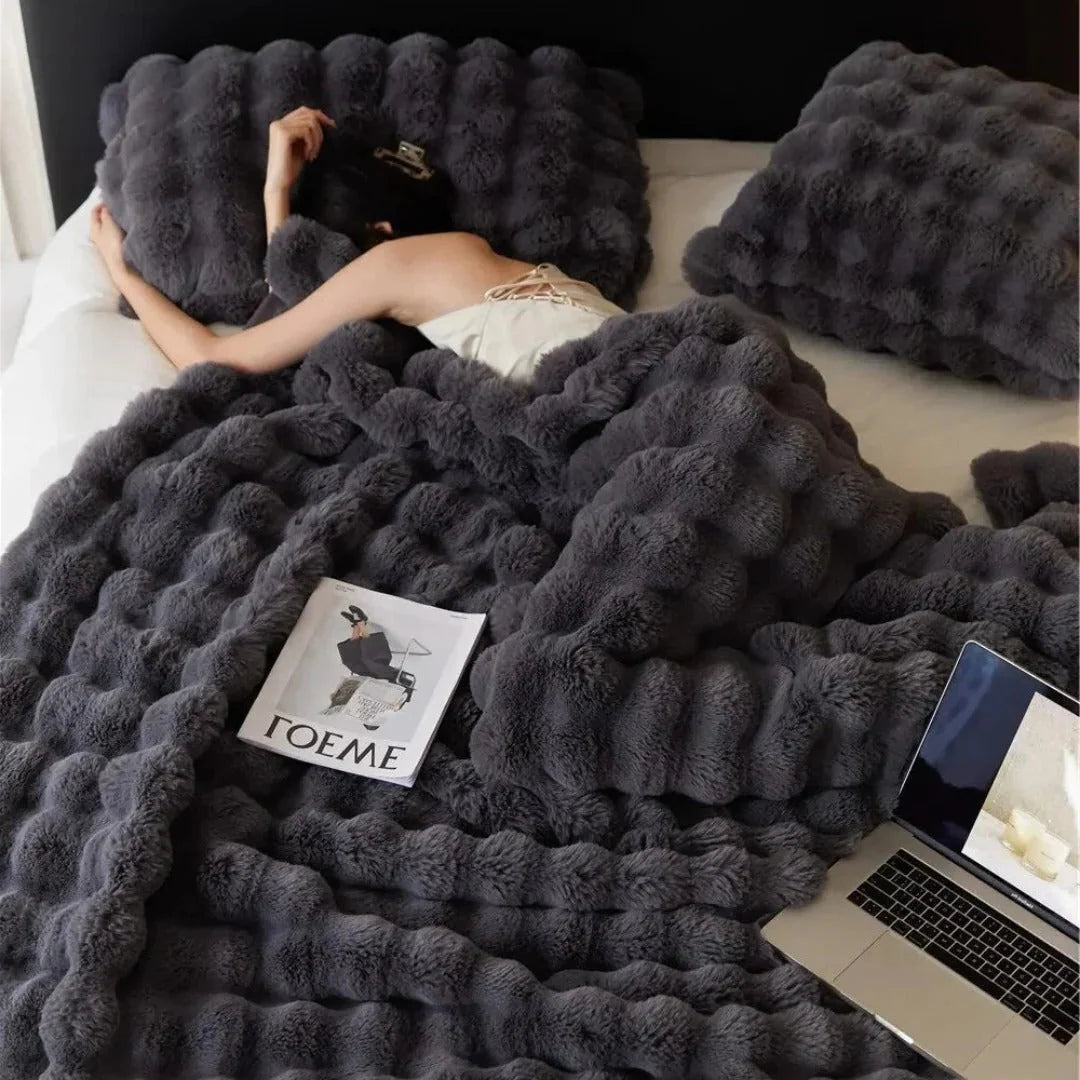 Throw Blanket Soft Plush Machine Washable 100 × 160 cm